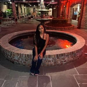 Meet your Posher, Alexis